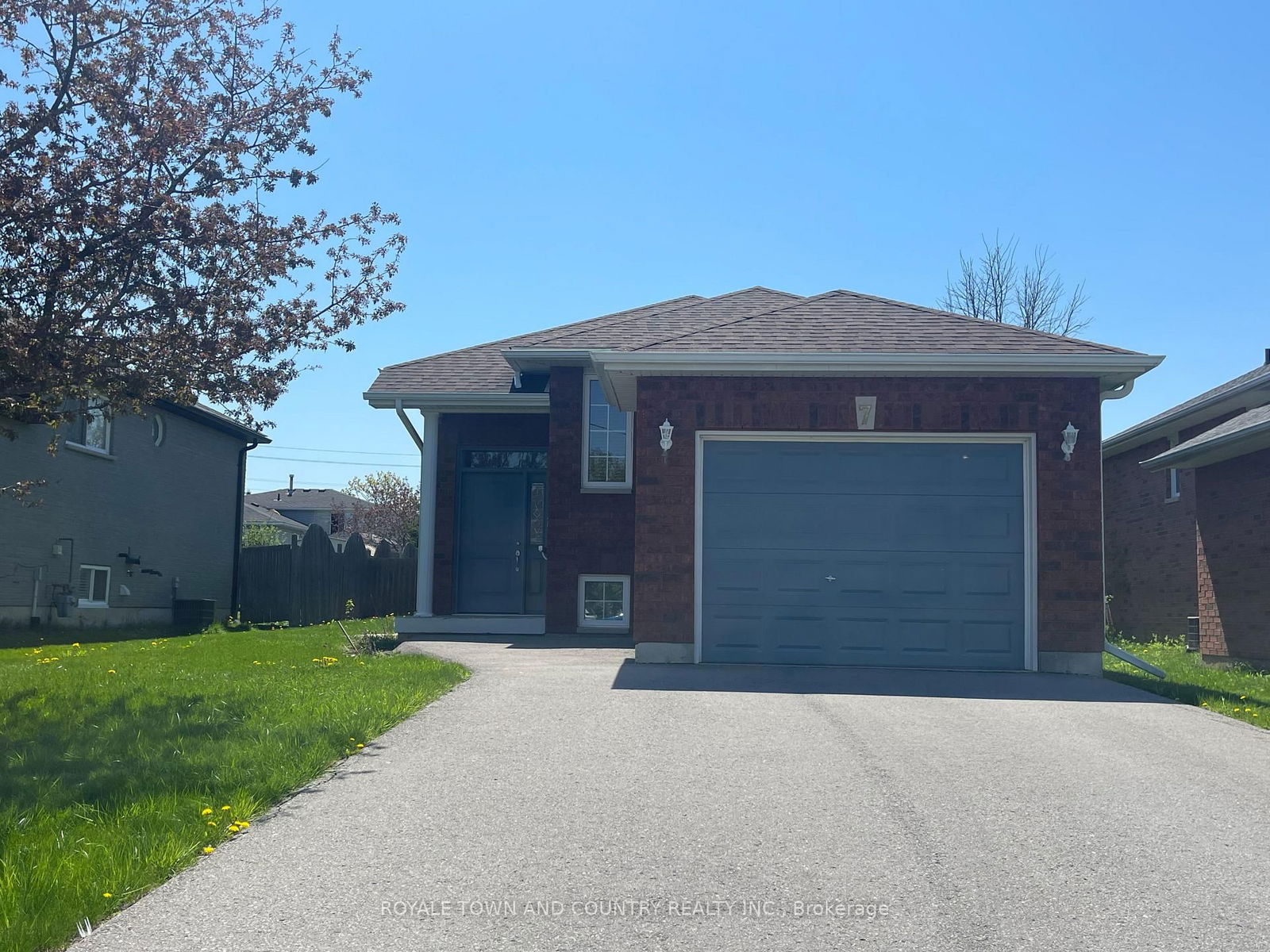 Detached House for sale at 7 Midland Drive, Kawartha Lakes, Lindsay, K9V 6B9 - MLS: X12072890