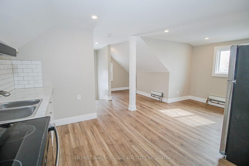 home for lease on UPPER-181 Welland Street