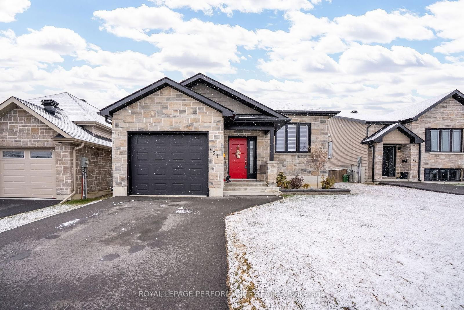 Detached House sold at 121 Bellwood Drive, Cornwall, Cornwall, K6H 7M3 - MLS: X12073034