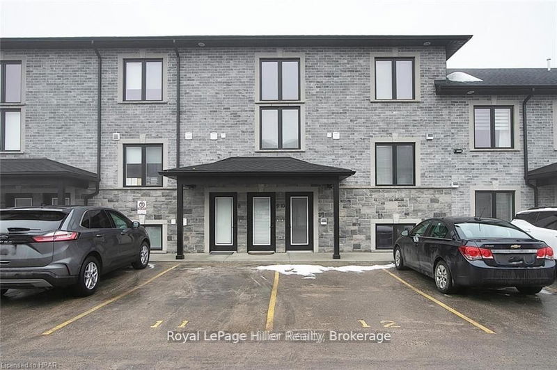 Unit 9 — 3194 VIVIAN LINE 37 Line, Stratford - Stratford image-0-0