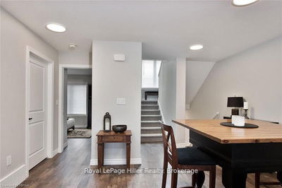 Unit 9 — 3194 VIVIAN LINE 37 Line, Stratford - Stratford image-0-1
