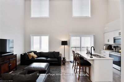 Unit 9 — 3194 VIVIAN LINE 37 Line, Stratford - Stratford image-0-2