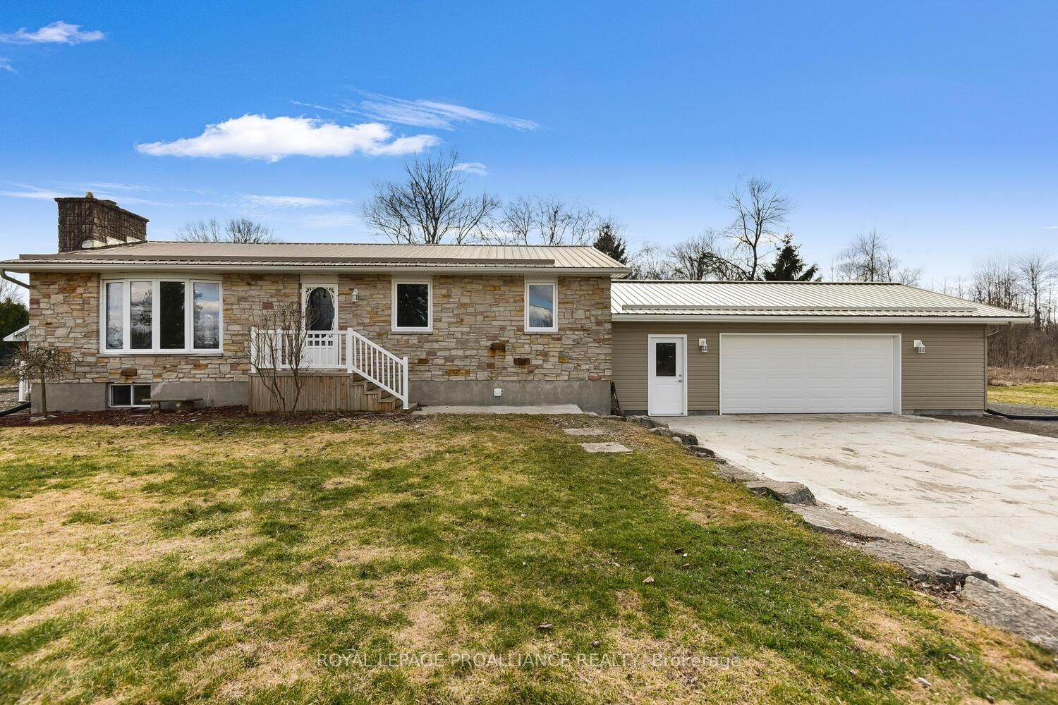 Detached House sold at 24 Frederick Street, Edwardsburgh/Cardinal, Edwardsburgh/Cardinal Twp, K0E 1T1 - MLS: X12073578