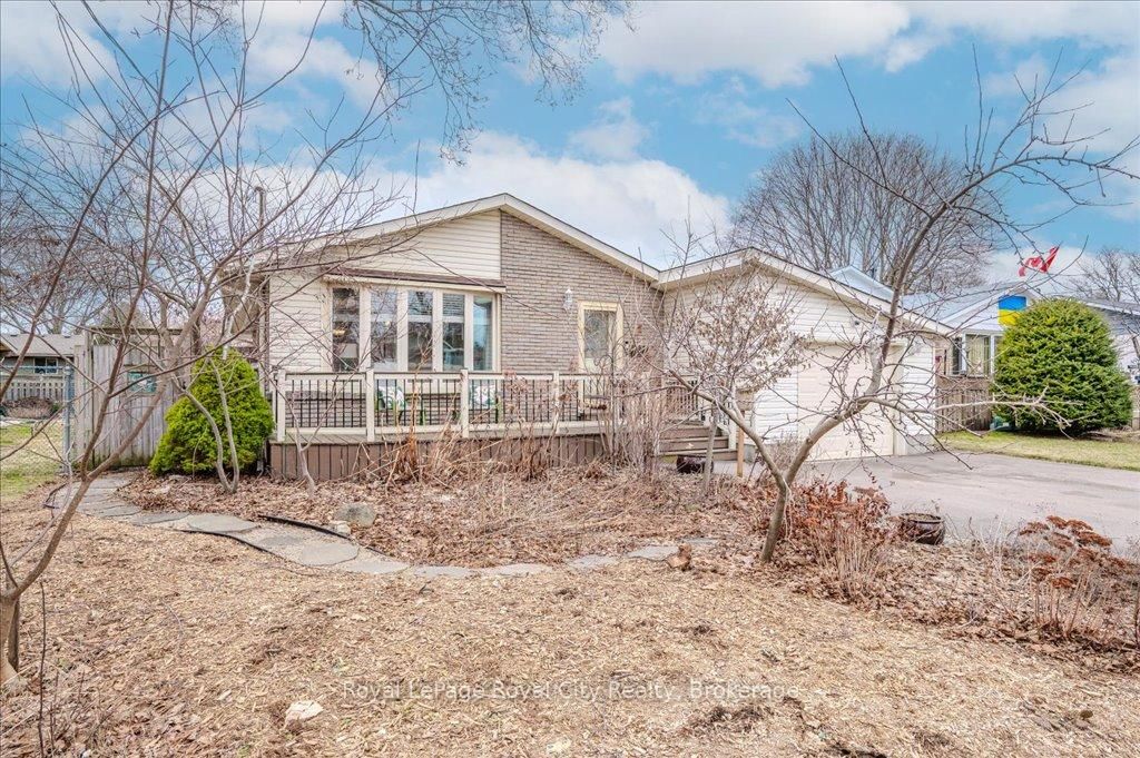 Detached House sold at 144 Country Club Drive, Guelph, Victoria North, N1E 3K9 - MLS: X12073660