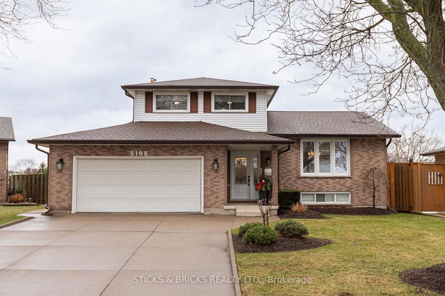 5198 Valley View Crescent