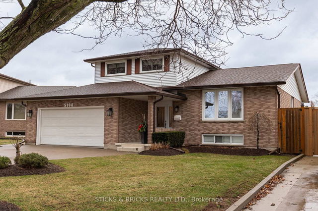 5198 Valley View Crescent