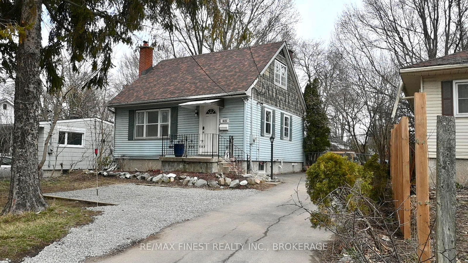 Detached House sold at 615 Portsmouth Avenue, Kingston, West of Sir John A. Blvd, K7M 1W2 - MLS: X12074030