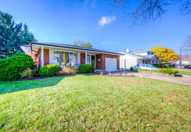 6 Bell Manor Court