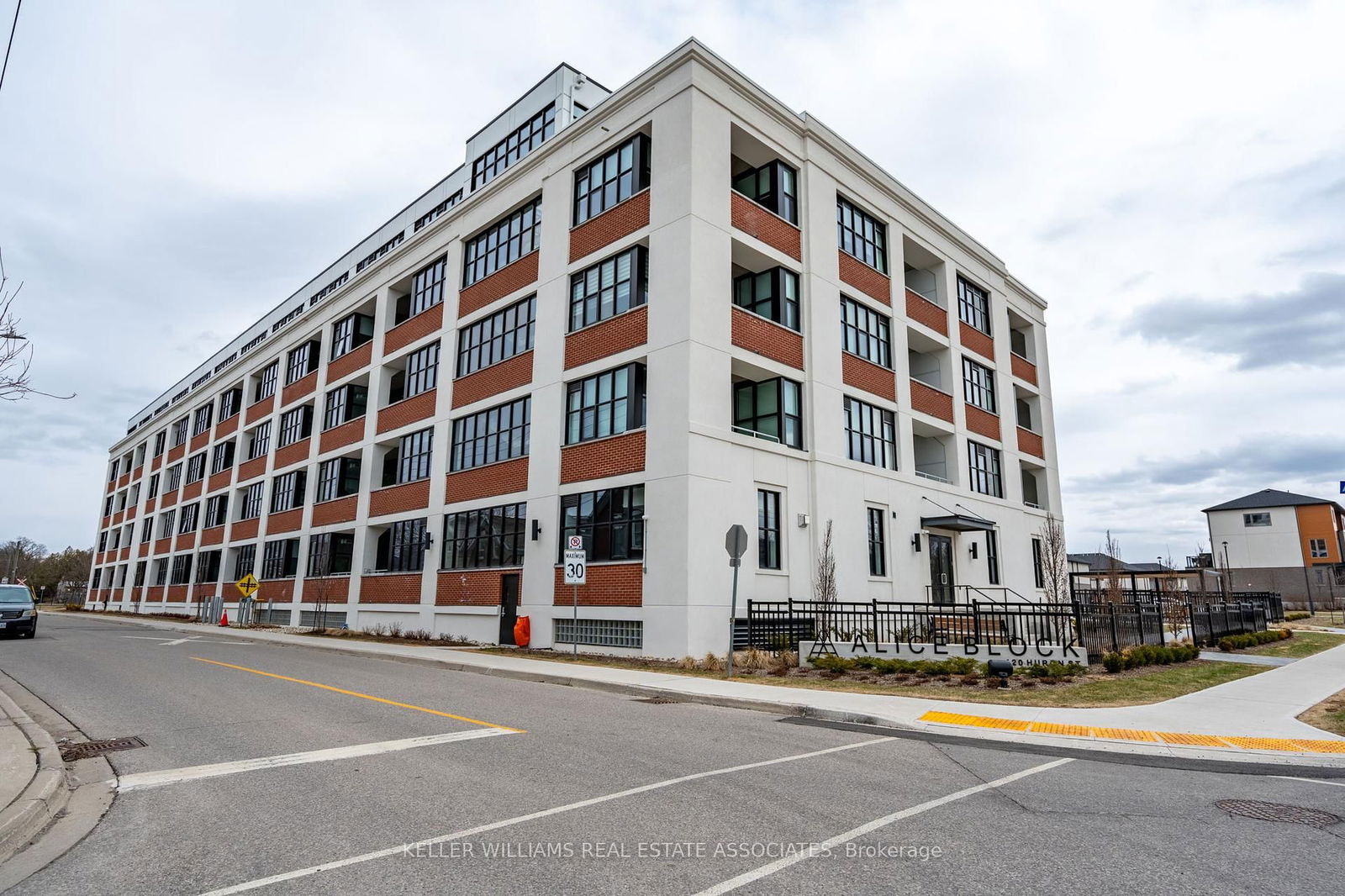 Condo for sale at 414-120 Huron Street, Guelph, St. Patrick's Ward, N1E 0T8 - MLS: X12074247