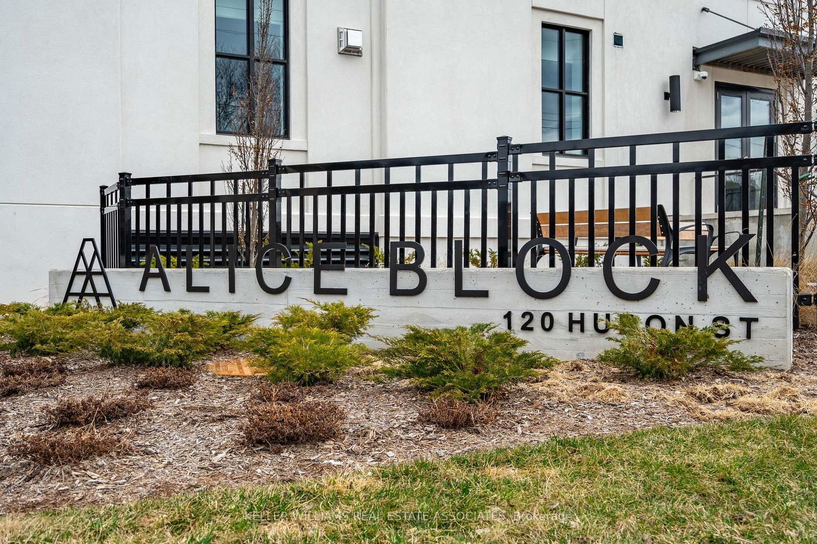 Condo for sale at 414-120 Huron Street, Guelph, St. Patrick's Ward, N1E 0T8 - MLS: X12074247
