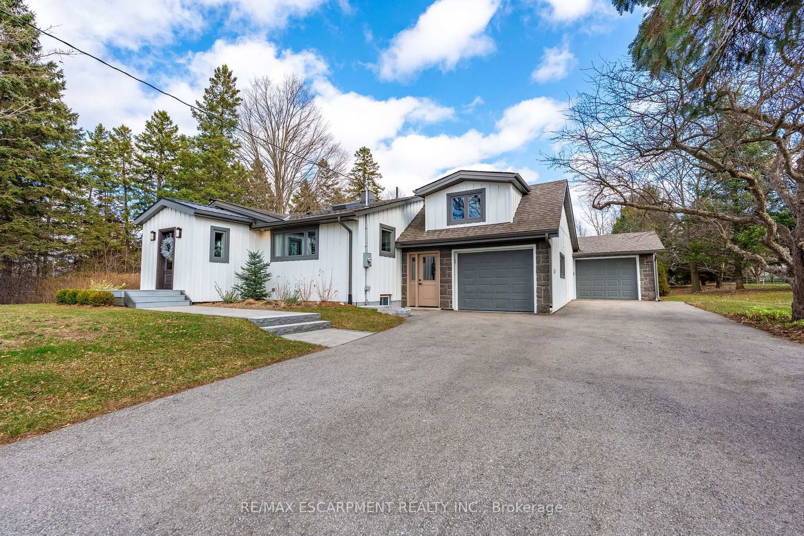 Detached House sold at 88 Concession 7 Road, Hamilton, Rural Flamborough, L8B 1T3 - MLS: X12074328