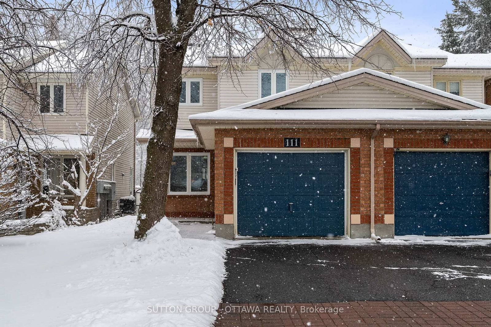 Townhouse sold at 111 Banchory Crescent, Ottawa, Kanata - Morgan's Grant/South March, K2K 2V5 - MLS: X12074452