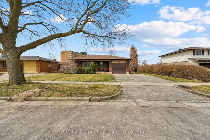 42 Tupper Cres, Kitchener, N2B 2X9 | Image 3