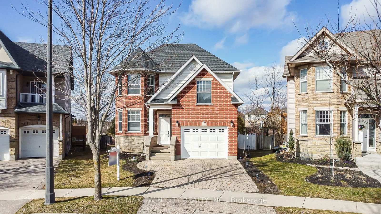 Detached House sold at 612 Frieburg Drive, Waterloo, N2T 2Y4 - MLS: X12074735