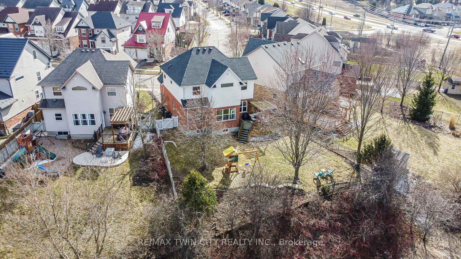 Detached House sold at 612 Frieburg Drive, Waterloo, N2T 2Y4 - MLS: X12074735