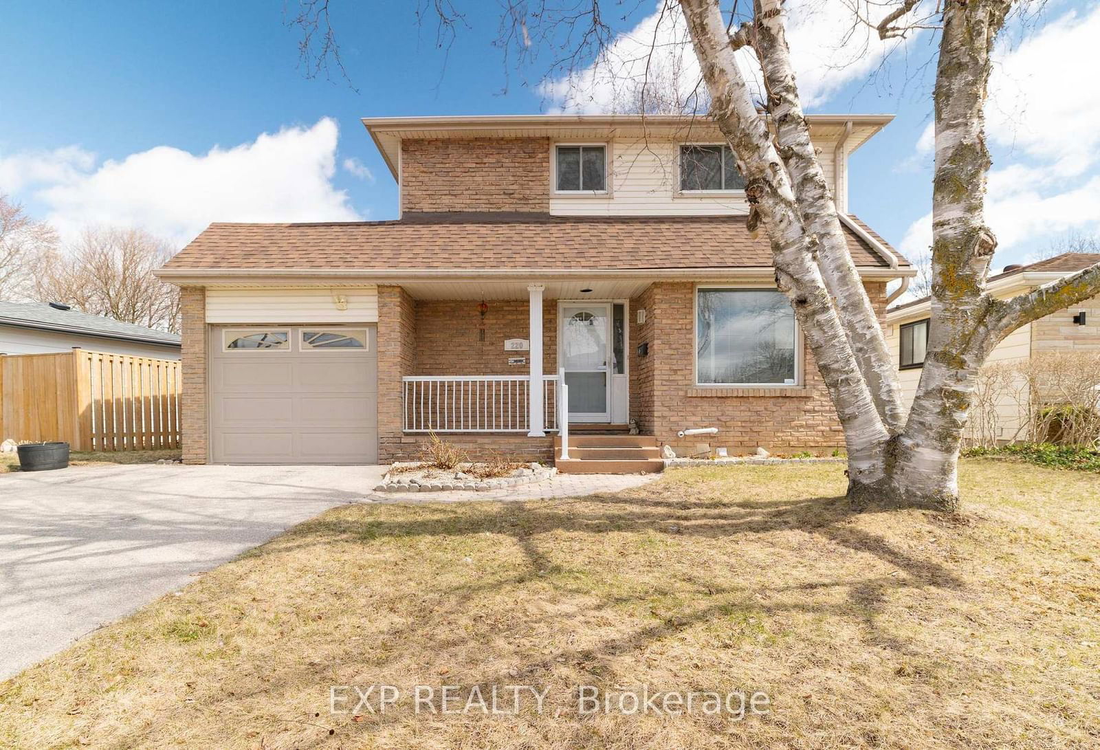 Detached House for sale at 220 Cedarwoods Crescent, Kitchener, N2C 2J8 - MLS: X12074823