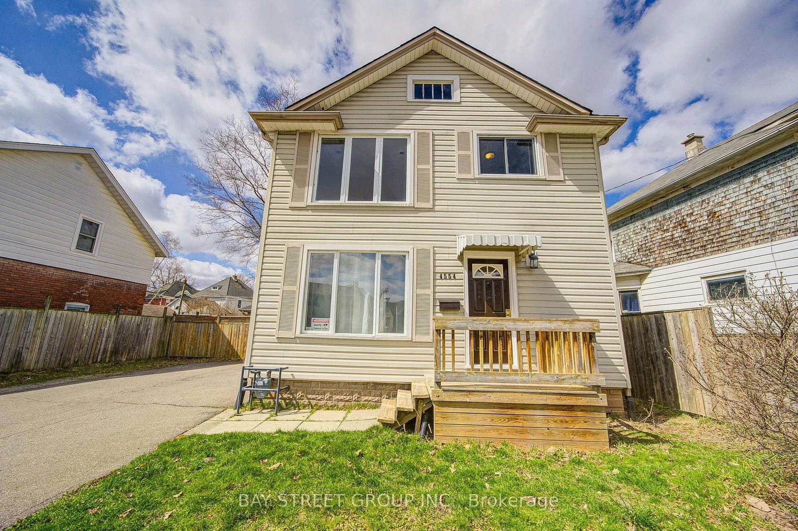 Detached House for sale at 4554 Ryerson Crescent, Niagara Falls, Downtown, L2E 1E2 - MLS: X12074837