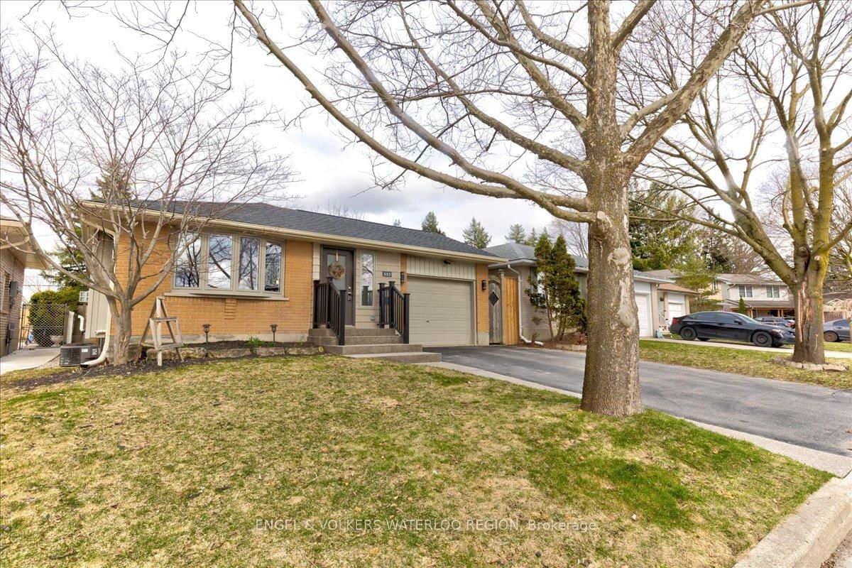Detached House sold at 353 Lee Circle, Waterloo, N2K 2L8 - MLS: X12075036