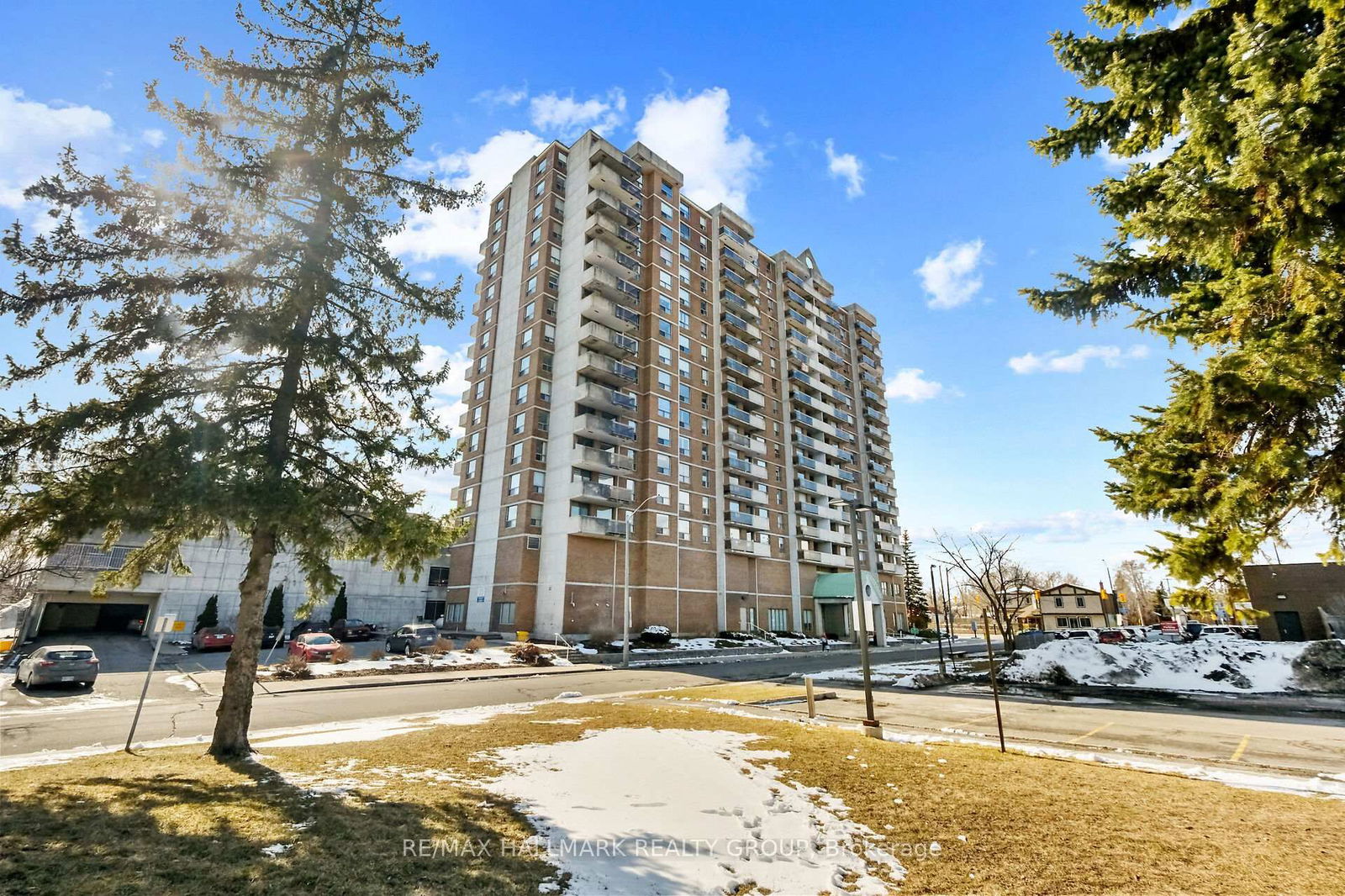 Condo sold at 502-200 Lafontaine Avenue, Ottawa, Vanier, K1L 8K8 - MLS: X12075413