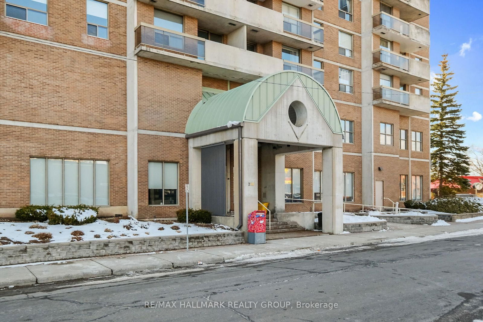 Condo sold at 502-200 Lafontaine Avenue, Ottawa, Vanier, K1L 8K8 - MLS: X12075413