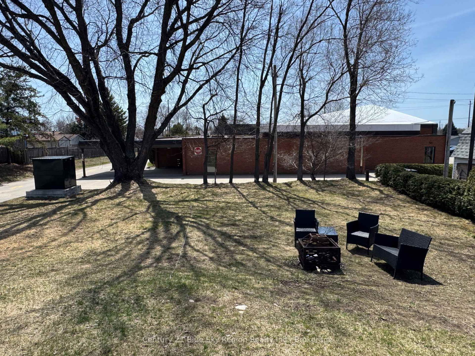 Listing Image 4