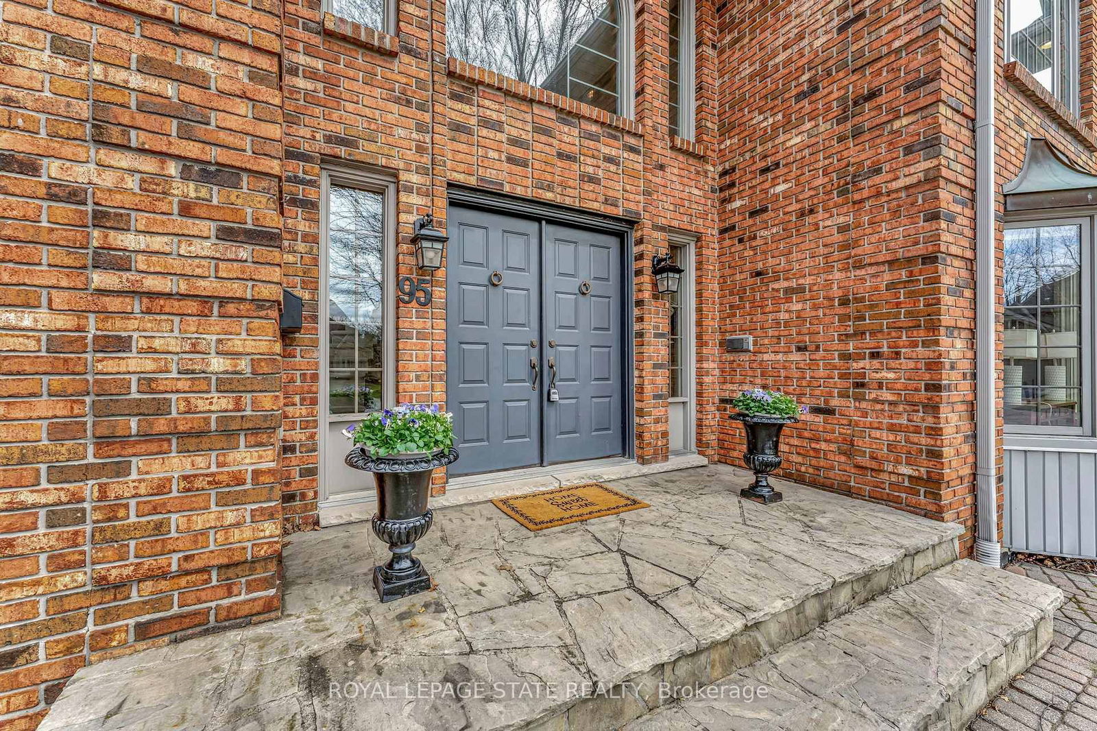 Detached House sold at 95 Deerview Place, Hamilton, Ancaster, L9G 4S3 - MLS: X12075498