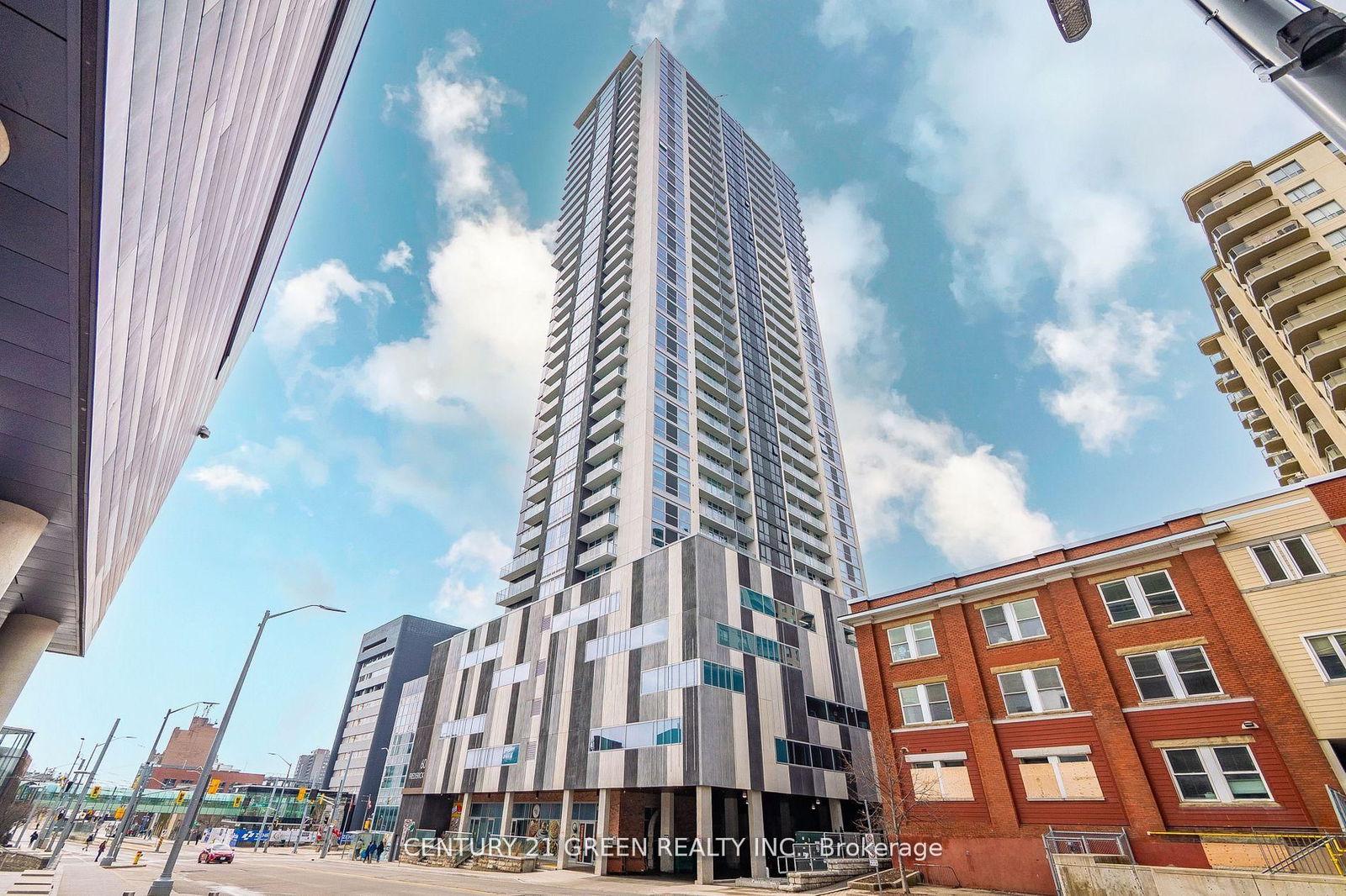Condo for sale at 1002-60 Frederick Street, Kitchener, N2H 0C7 - MLS: X12075782