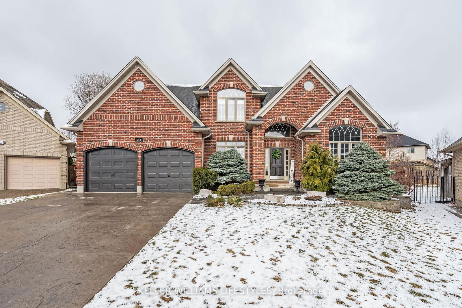 Detached House sold at 252 Chambers Court, London North, North B, N5X 4H5 - MLS: X12076622