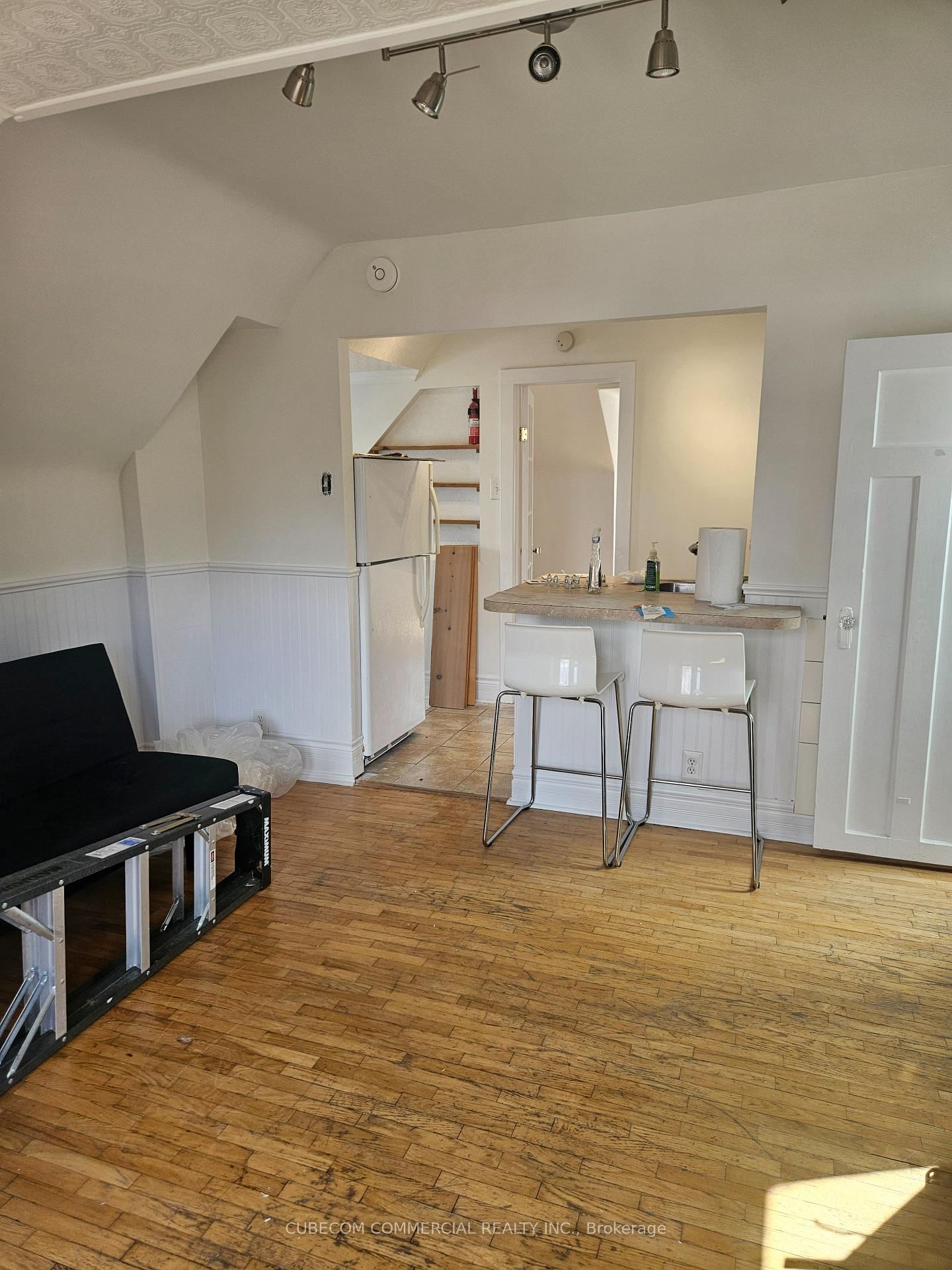 Semi-Detached House sold at 110 Hyde Park Avenue, Hamilton, Kirkendall, L8P 4M7 - MLS: X12076628