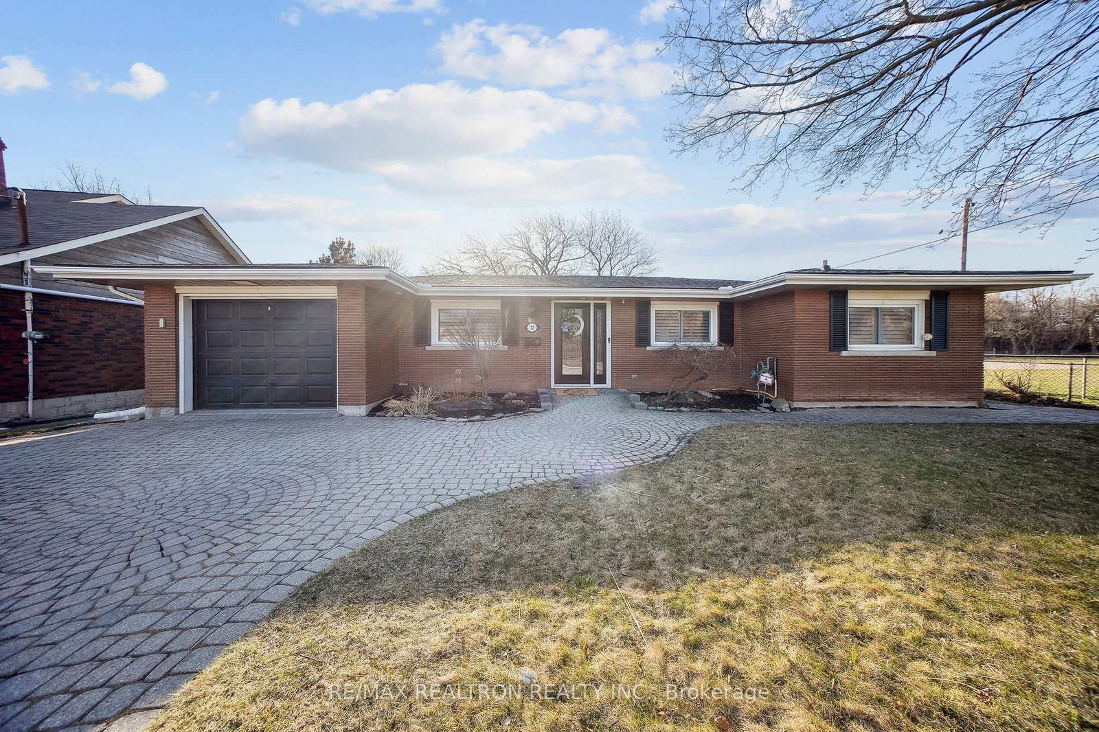 Detached House sold at 72 Valley Drive, Hamilton, Stoney Creek, L8G 2A5 - MLS: X12076807