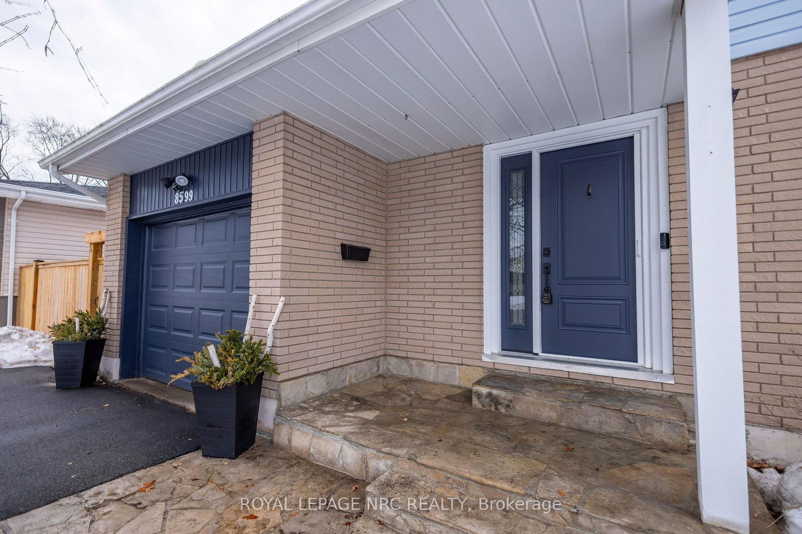 Detached House for sale at 8599 Furlong Avenue, Niagara Falls, Chippawa, L2G 6W9 - MLS: X12076966