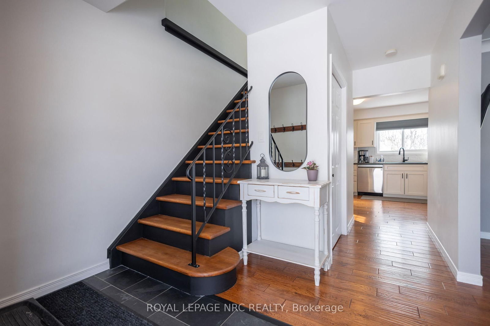 Detached House for sale at 8599 Furlong Avenue, Niagara Falls, Chippawa, L2G 6W9 - MLS: X12076966