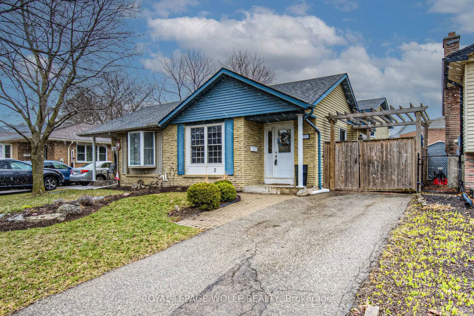 Semi-Detached House sold at 107 Keewatin Avenue, Kitchener, N2B 3L9 - MLS: X12077188