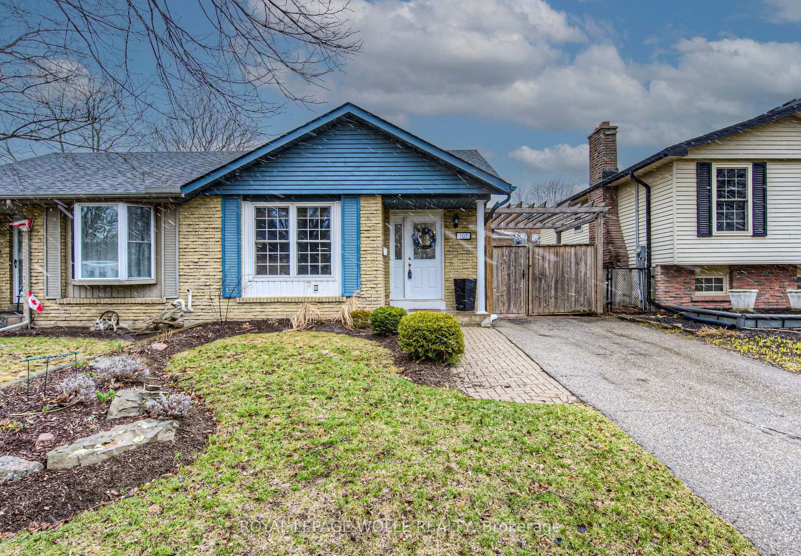 Semi-Detached House sold at 107 Keewatin Avenue, Kitchener, N2B 3L9 - MLS: X12077188