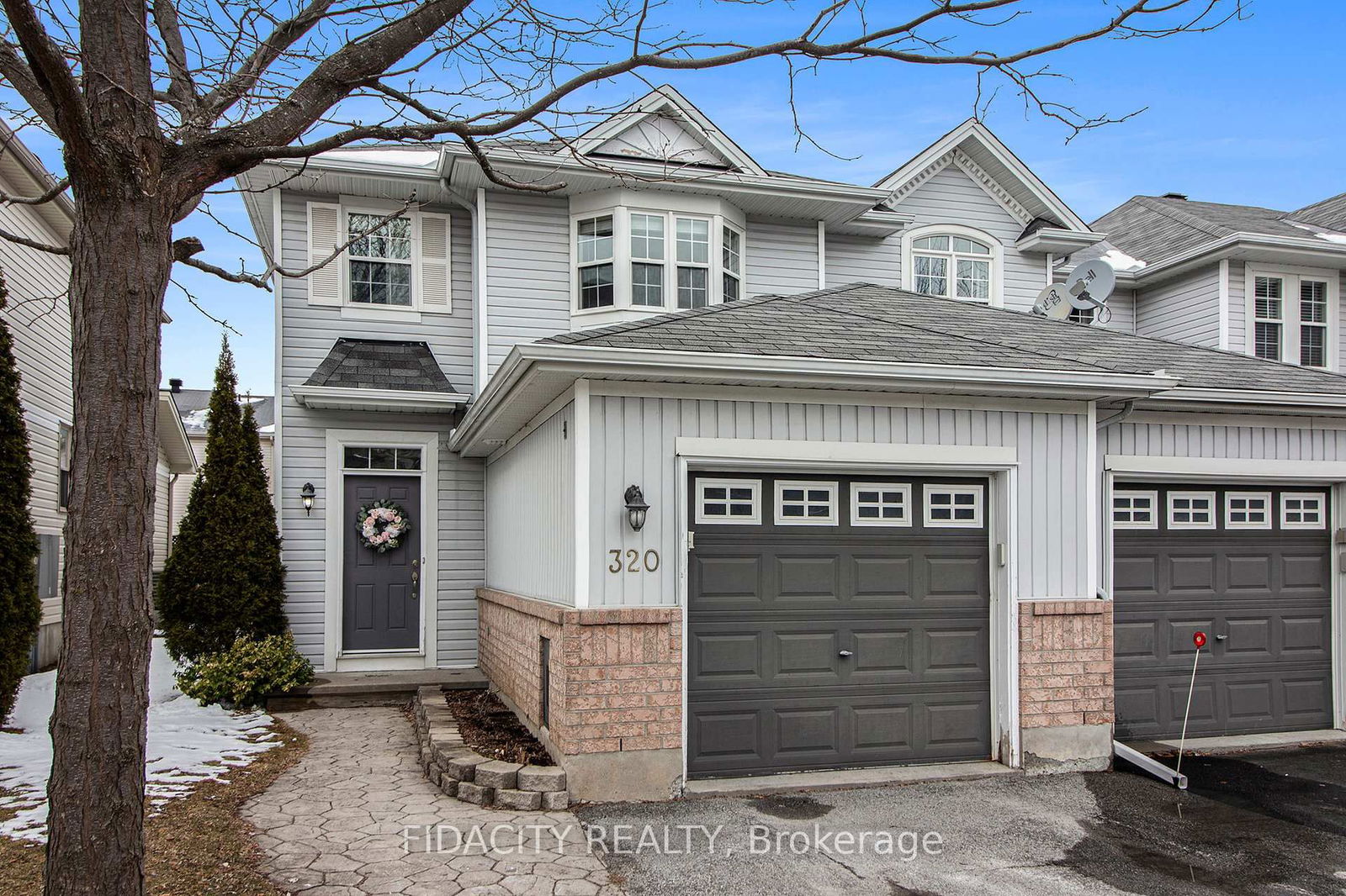 Townhouse sold at 320 Applecross Crescent, Ottawa, Kanata - Morgan's Grant/South March, K2K 0C4 - MLS: X12077190