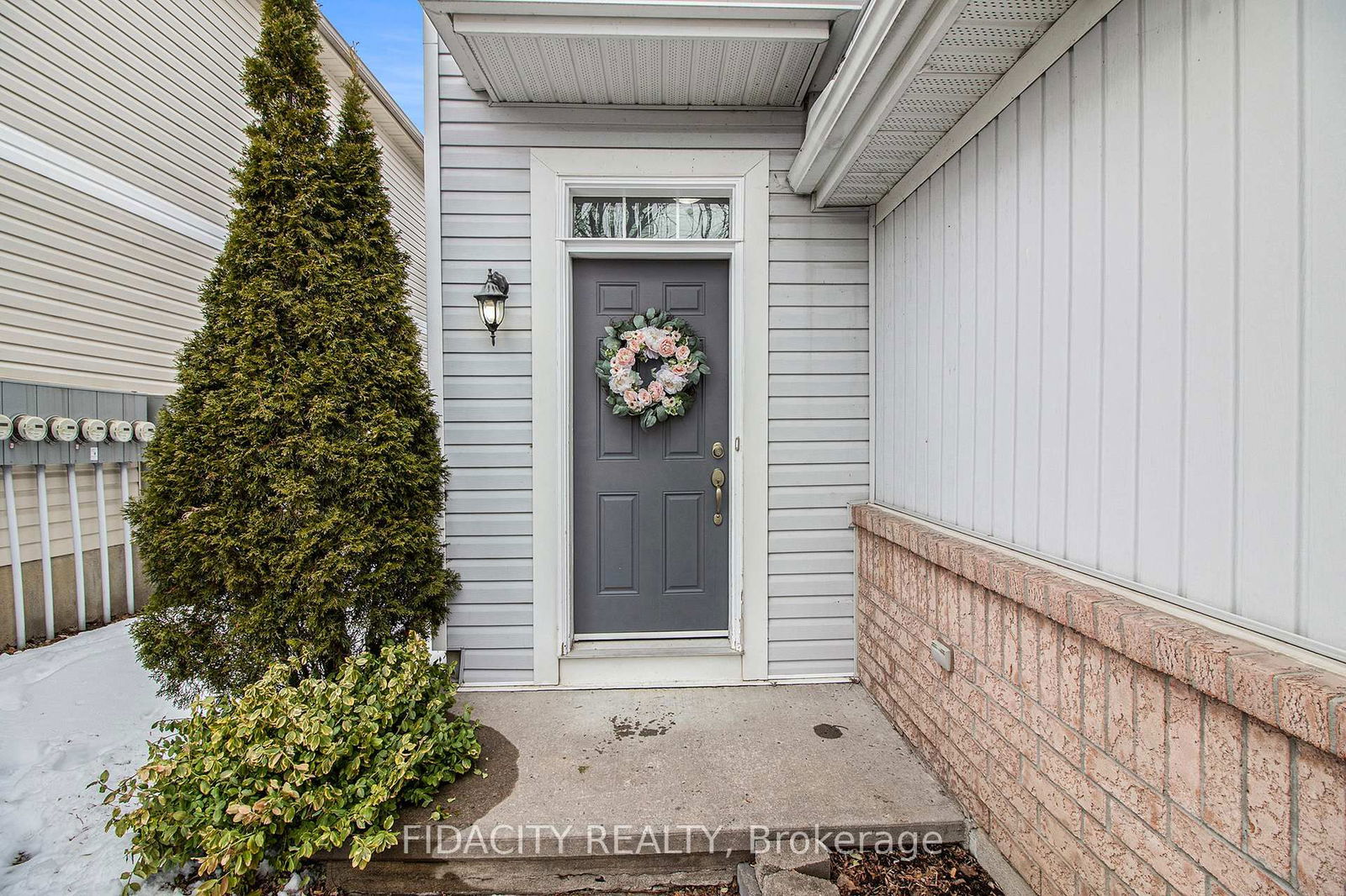 Townhouse sold at 320 Applecross Crescent, Ottawa, Kanata - Morgan's Grant/South March, K2K 0C4 - MLS: X12077190
