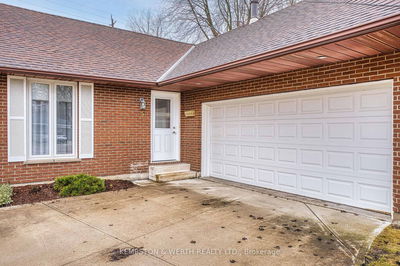 5 Windham Crt, North Perth - Listowel image-0-3