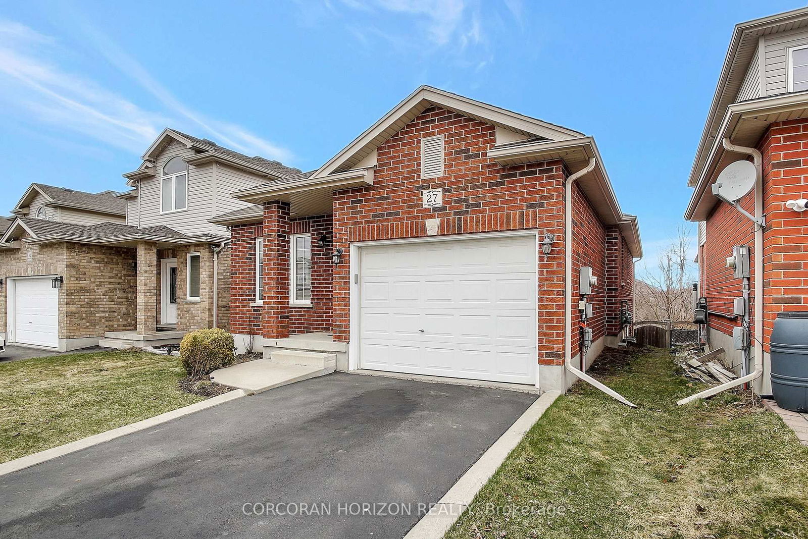 Detached House for sale at 27 Broadoaks Drive, Cambridge, N1T 2C3 - MLS: X12077619