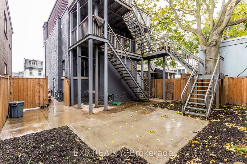 2 - 144 Wellington St N, Hamilton, L8R 1N3 | Image 3