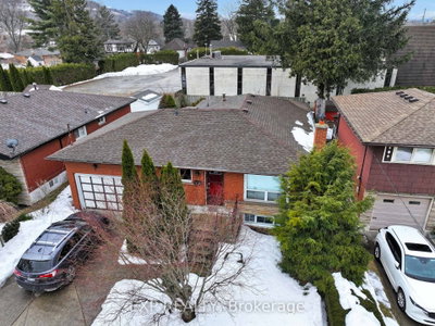 Detached House sold at 122 Rifle Range Road, Hamilton, Ontario, L8S 3B6 - Ainslie Wood - MLS: X12077708