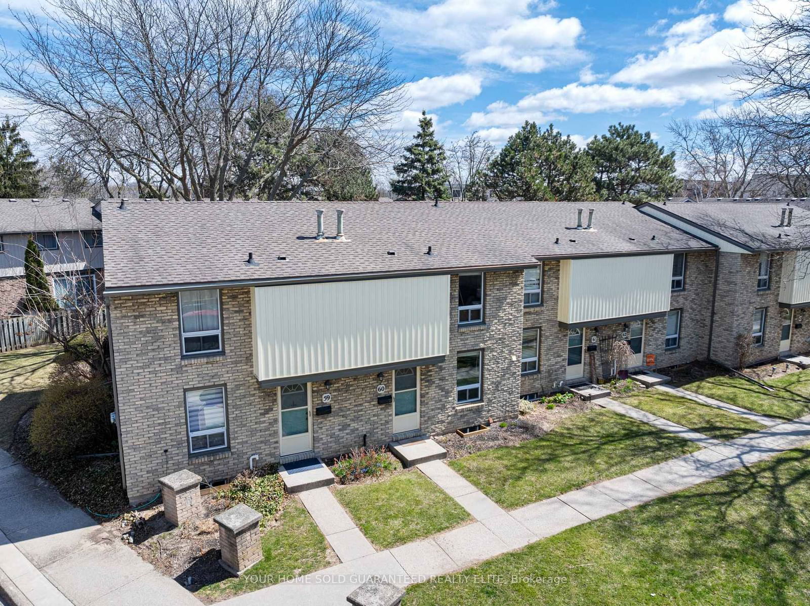 Townhouse sold at 60-302 Vine Street, St. Catharines, Carlton/Bunting, L2M 7M6 - MLS: X12077963