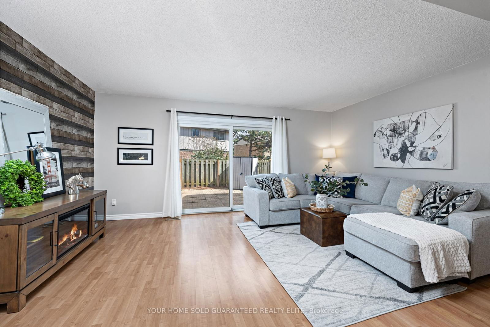 Townhouse sold at 60-302 Vine Street, St. Catharines, Carlton/Bunting, L2M 7M6 - MLS: X12077963
