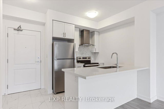 904 - 460 Dundas Street
