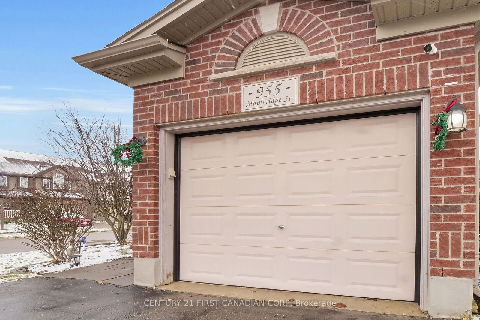 Detached House sold at 955 Mapleridge Street, London North, North M, N6H 0A6 - MLS: X12078603