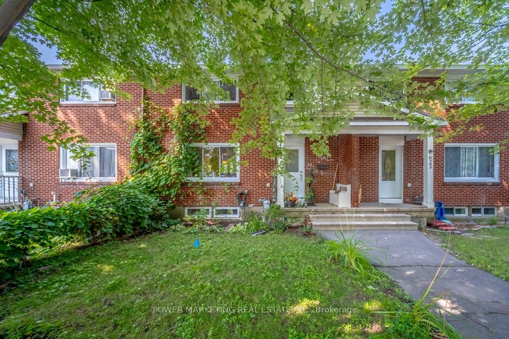 Townhouse sold at 624 BORTHWICK Avenue, Ottawa, Castle Heights/Rideau High, K1K 2L9 - MLS: X12078678