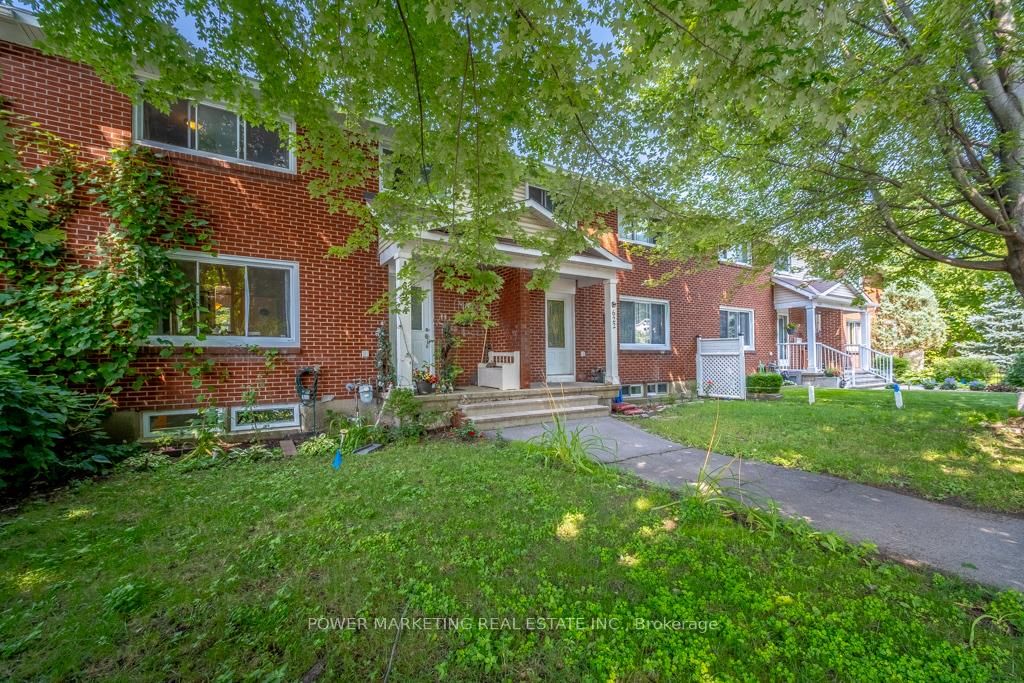 Townhouse sold at 624 BORTHWICK Avenue, Ottawa, Castle Heights/Rideau High, K1K 2L9 - MLS: X12078678