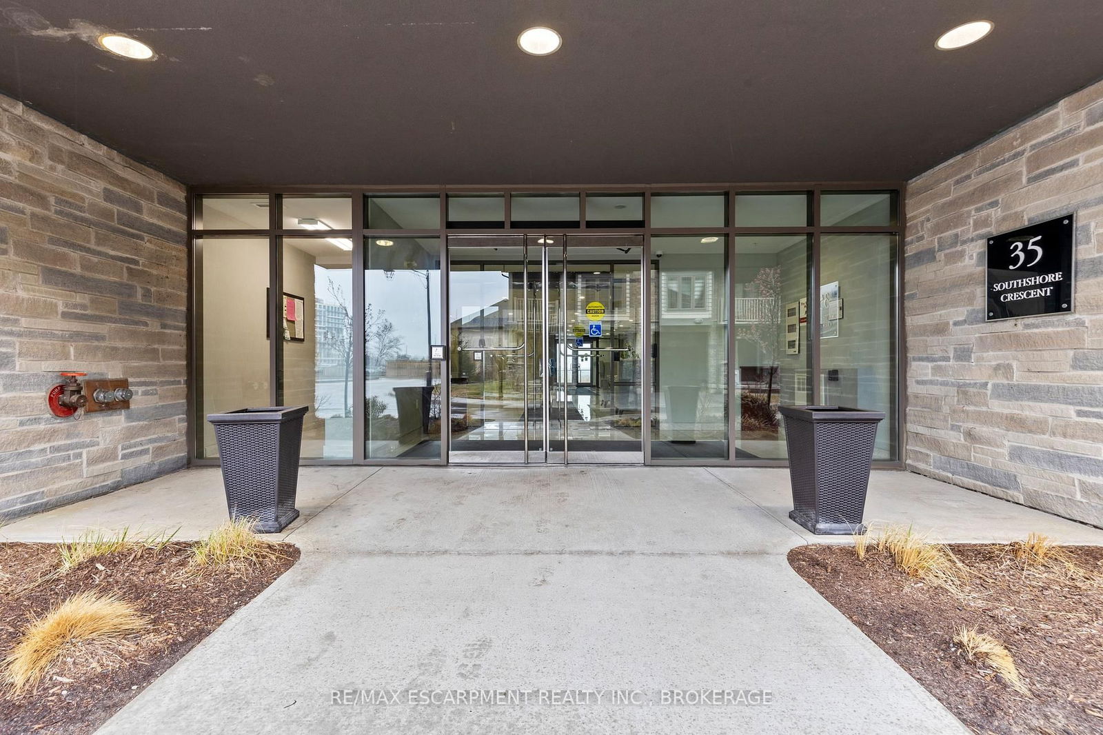 Condo for sale at 230-35 Southshore Crescent, Hamilton, Lakeshore, L8E 0J2 - MLS: X12079380