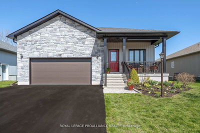 12 Dorchester Dr, Prince Edward County - Wellington Ward