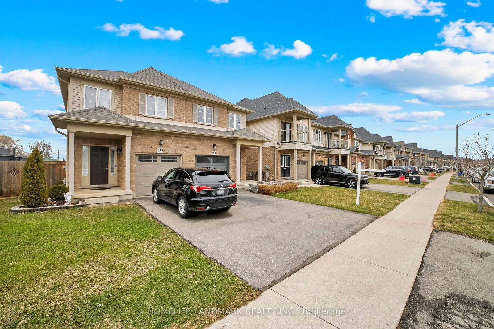 Semi-Detached House sold at 250 Lormont Boulevard, Hamilton, Stoney Creek Mountain, L8J 0J9 - MLS: X12079748