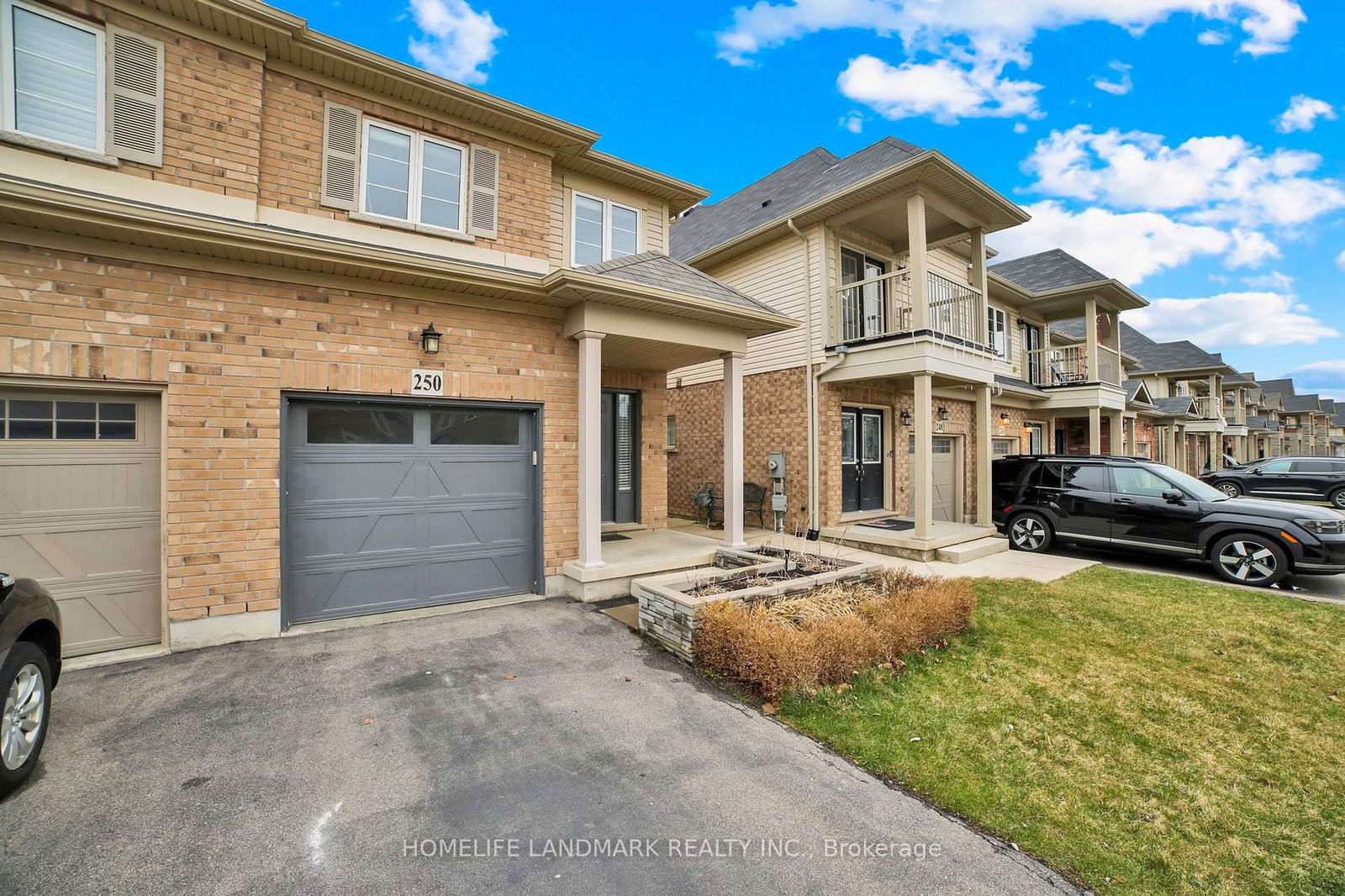 Semi-Detached House sold at 250 Lormont Boulevard, Hamilton, Stoney Creek Mountain, L8J 0J9 - MLS: X12079748